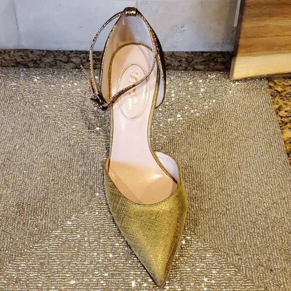 SJP Gold Heel - Size 35 ***1 SHOE ONLY---Right Shoe Only*** - Picture 2 of 7